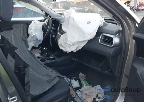 2017 Kia Sorento Lx/L z USA, uszkodzony, nr VIN 5XYPG4A36HG245501